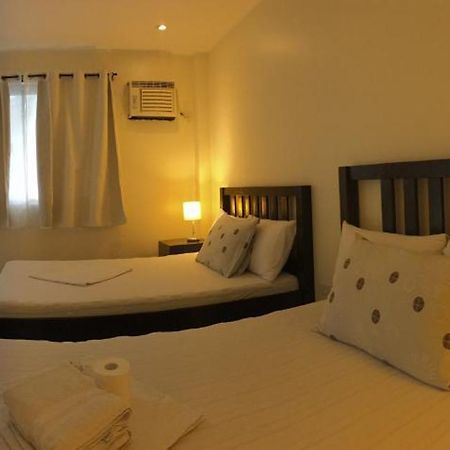 Victoria'S Bed & Breakfast Puerto Galera Bagian luar foto