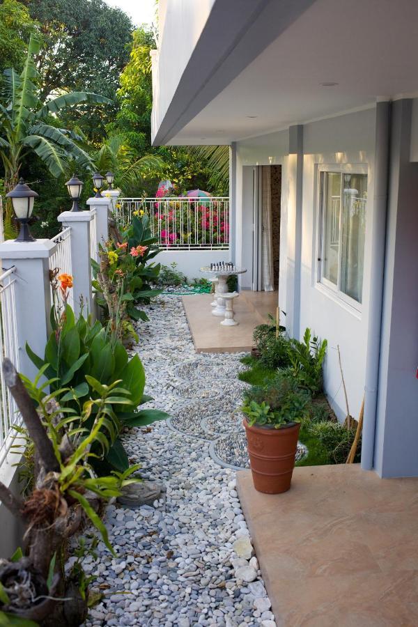 Victoria'S Bed & Breakfast Puerto Galera Bagian luar foto