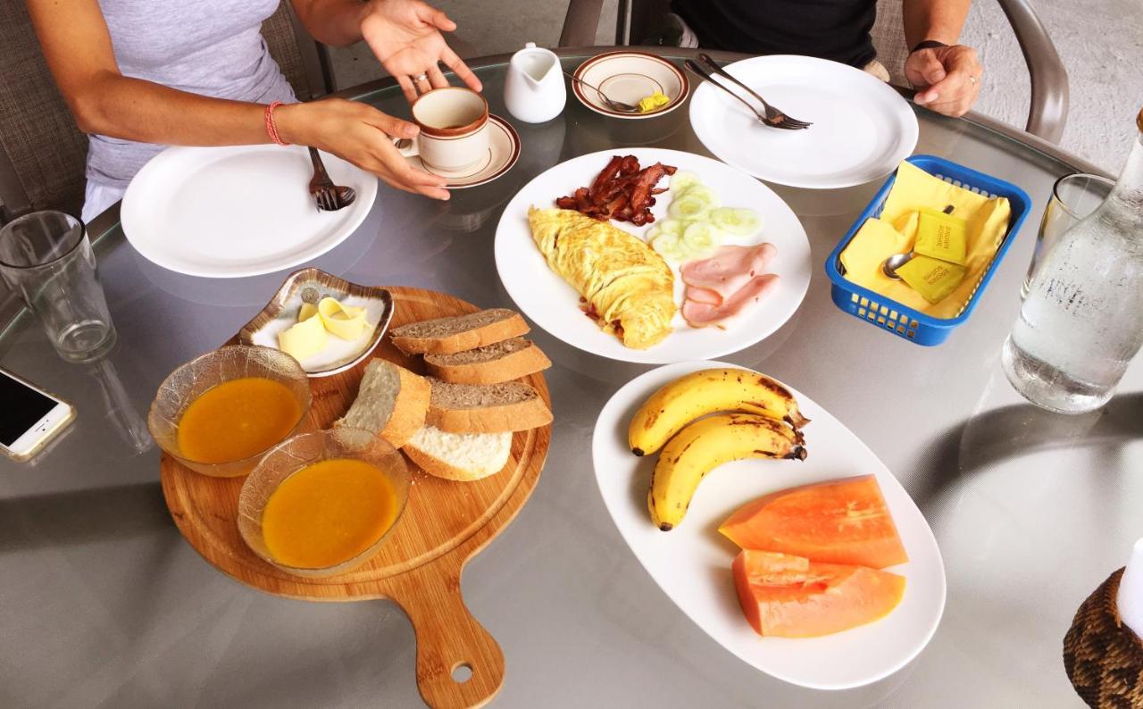 Victoria'S Bed & Breakfast Puerto Galera Bagian luar foto