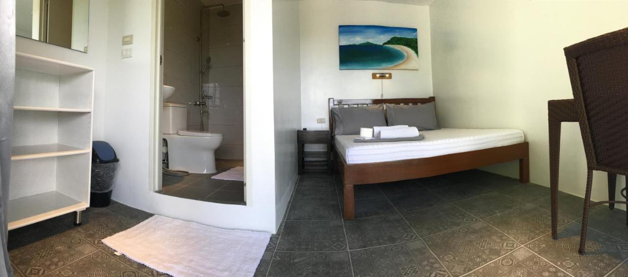 Victoria'S Bed & Breakfast Puerto Galera Bagian luar foto