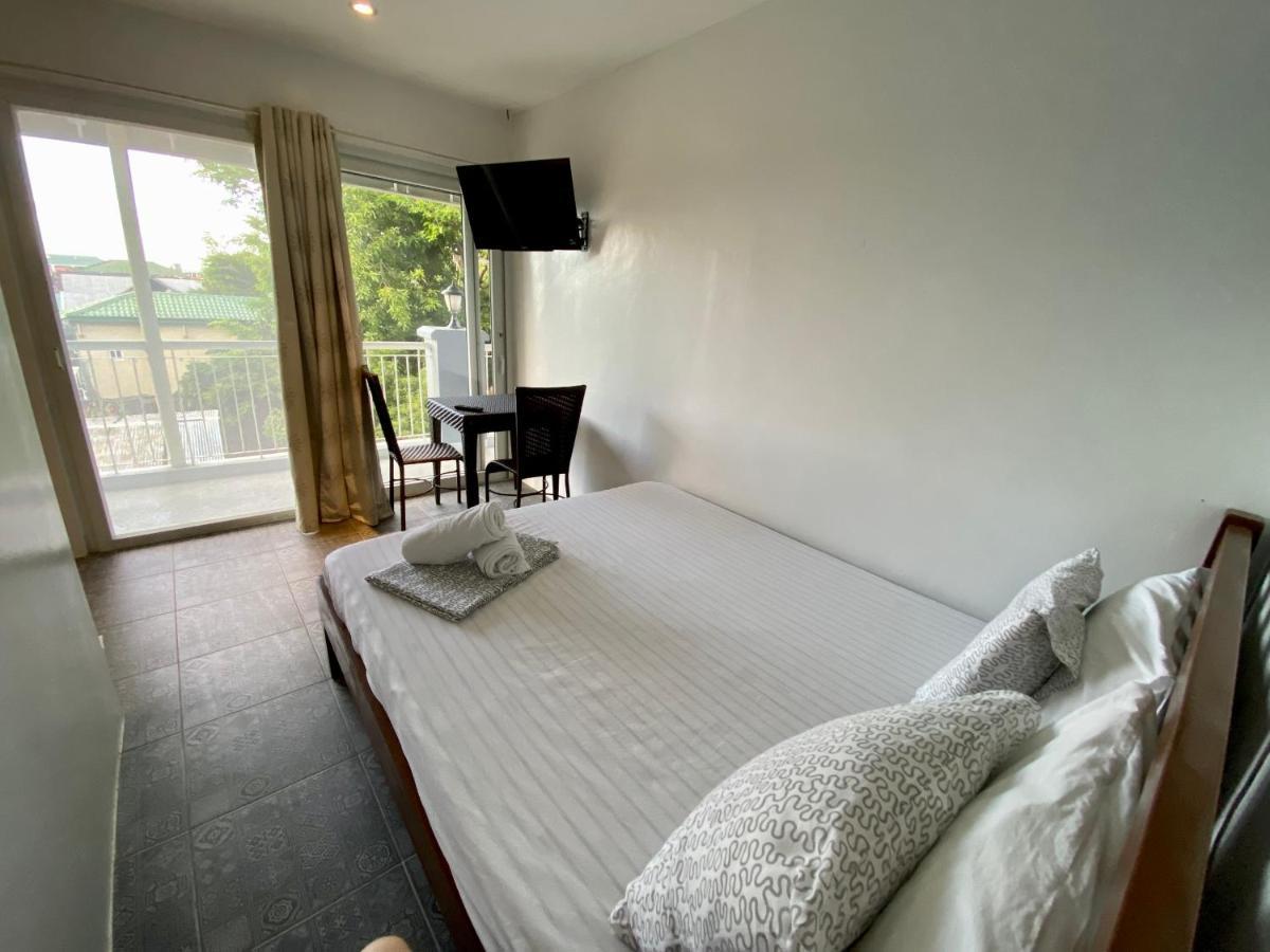 Victoria'S Bed & Breakfast Puerto Galera Bagian luar foto